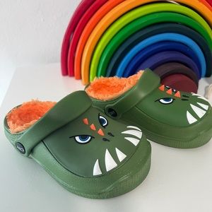 Dinosaur CNY sandals for toddler. Size 8-9 US. Never worn. New without tags